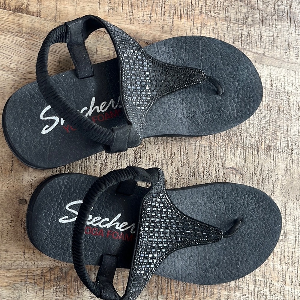 Sketchers yoga foam sandals